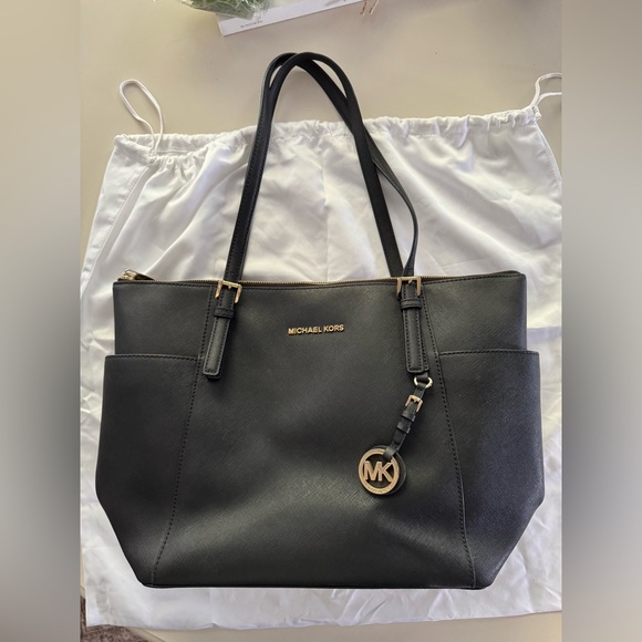 Michael Kors Black Jet Set Large Saffiano Leather Top-Zip Tote Bag - Picture 1 of 13
